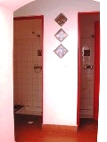 les douches communes de chambres de Fiirek à Goreé